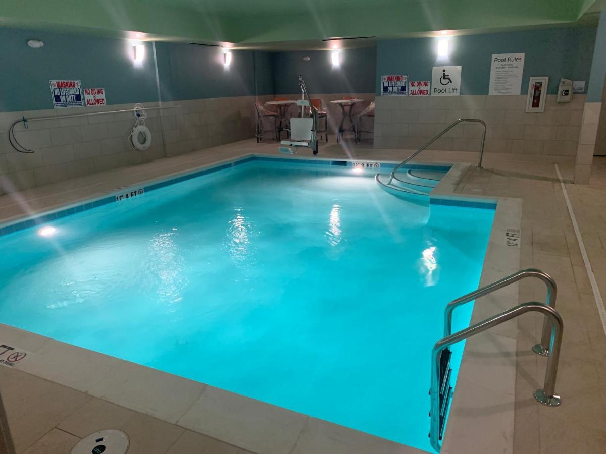 Holiday Inn Express & Suites Wilmington West - Medical Park By Ihg Экстерьер фото
