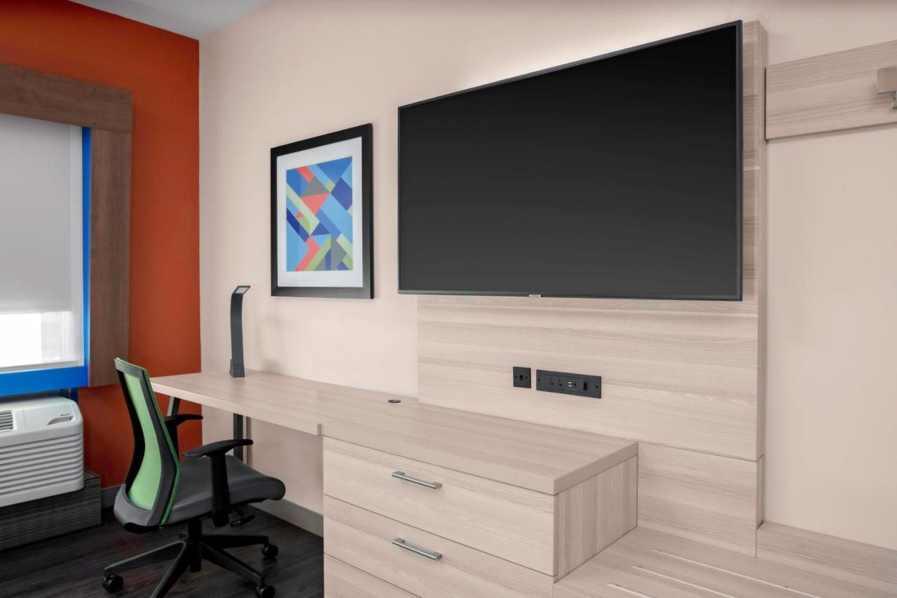 Holiday Inn Express & Suites Wilmington West - Medical Park By Ihg Экстерьер фото