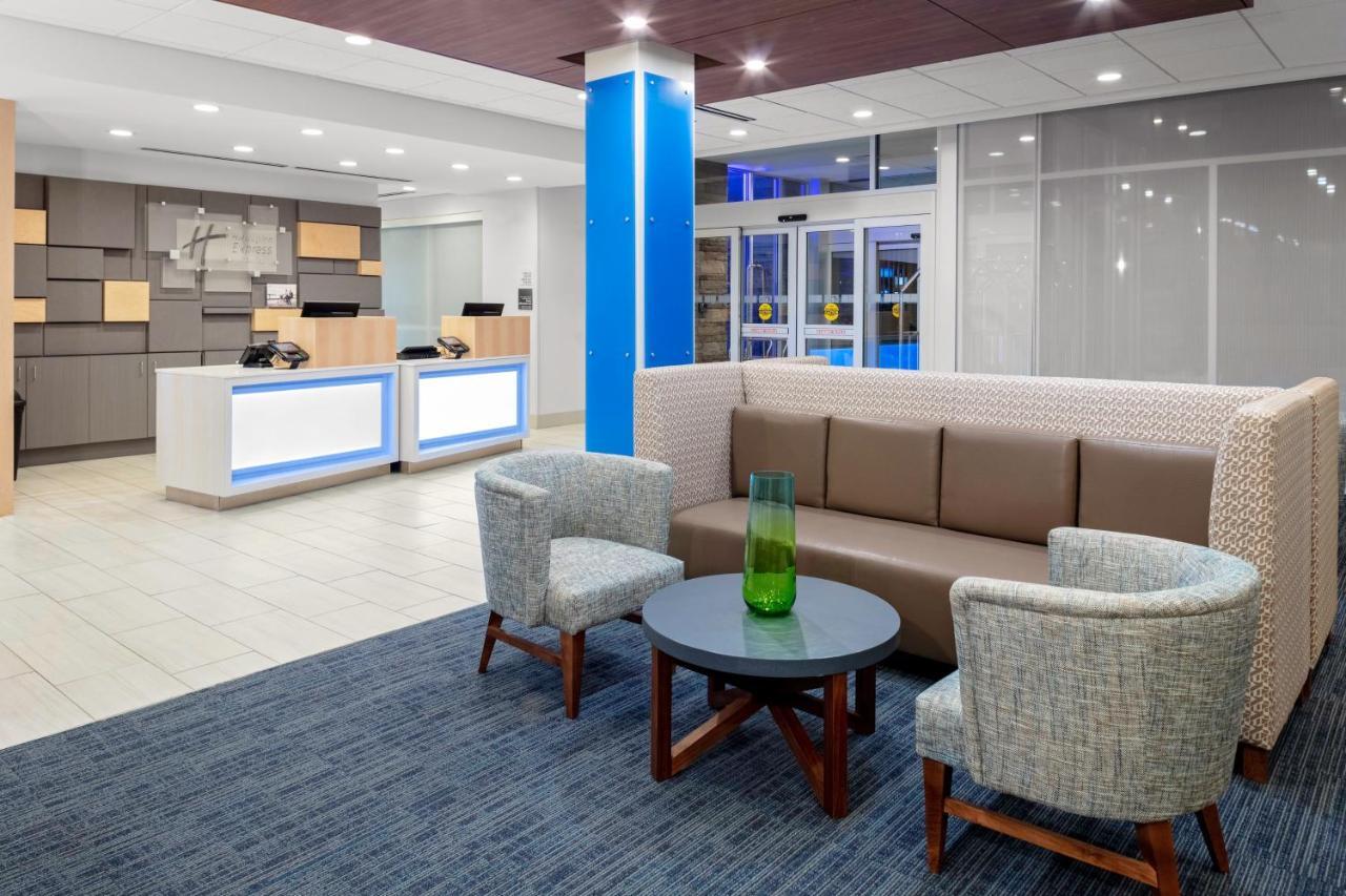 Holiday Inn Express & Suites Wilmington West - Medical Park By Ihg Экстерьер фото