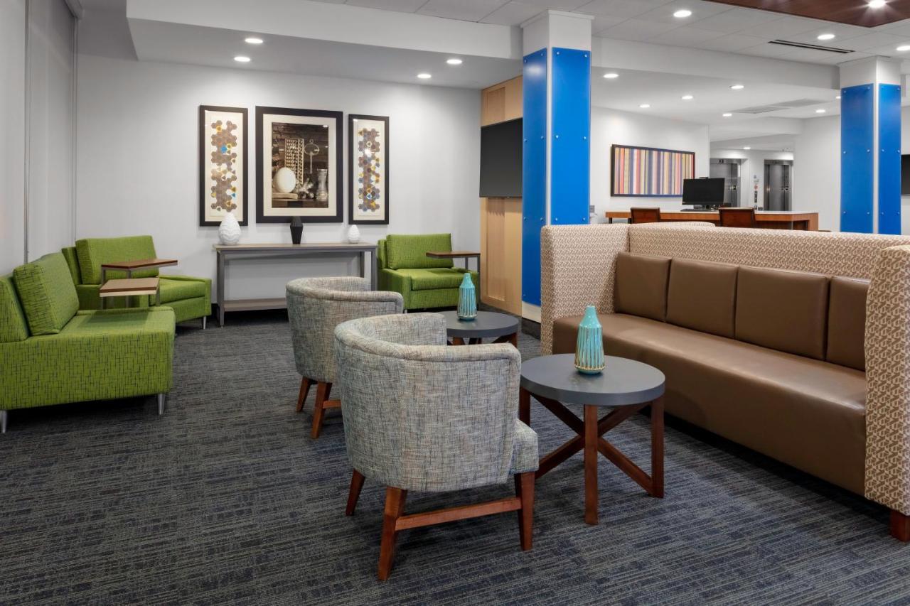 Holiday Inn Express & Suites Wilmington West - Medical Park By Ihg Экстерьер фото