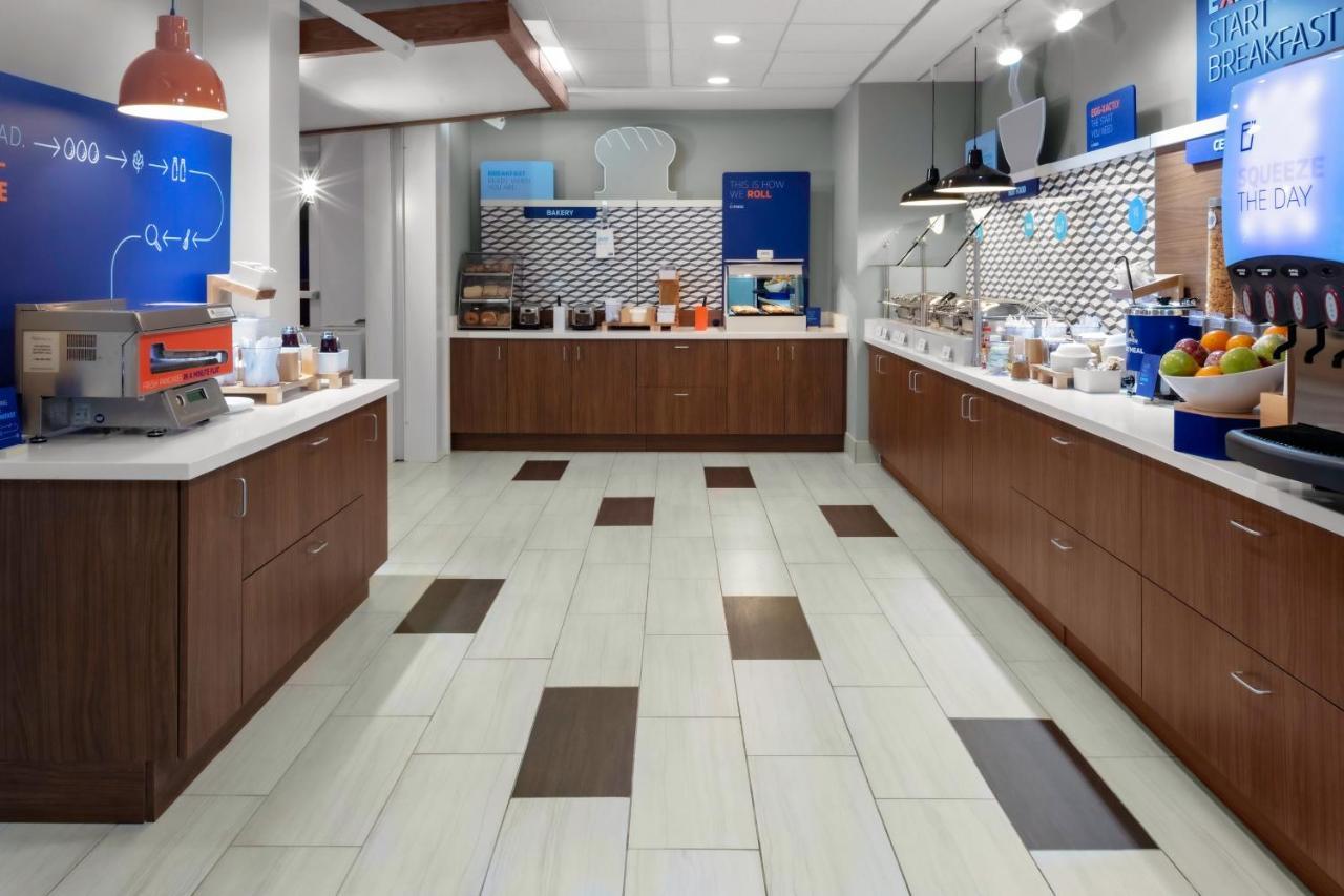 Holiday Inn Express & Suites Wilmington West - Medical Park By Ihg Экстерьер фото