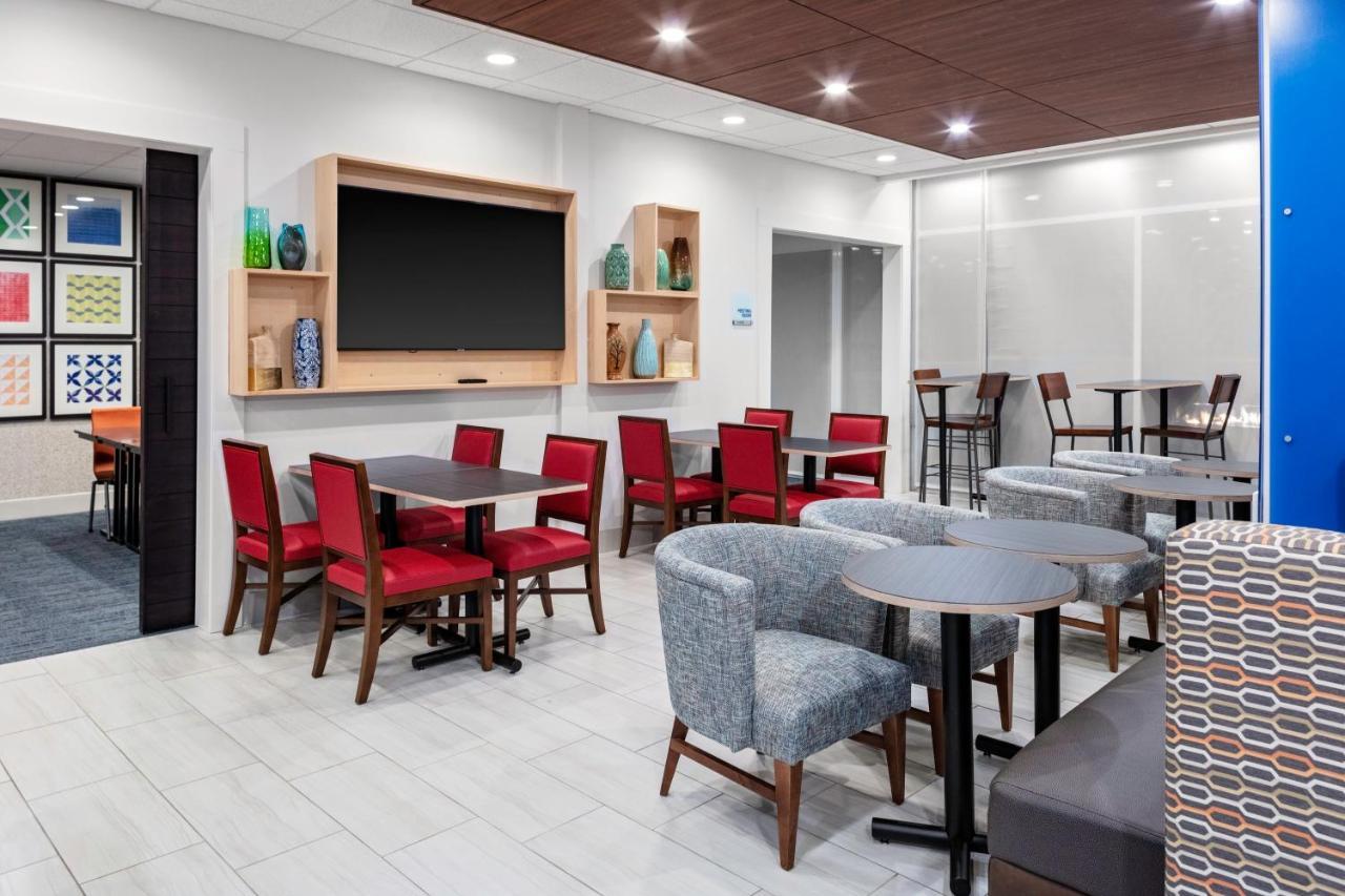 Holiday Inn Express & Suites Wilmington West - Medical Park By Ihg Экстерьер фото
