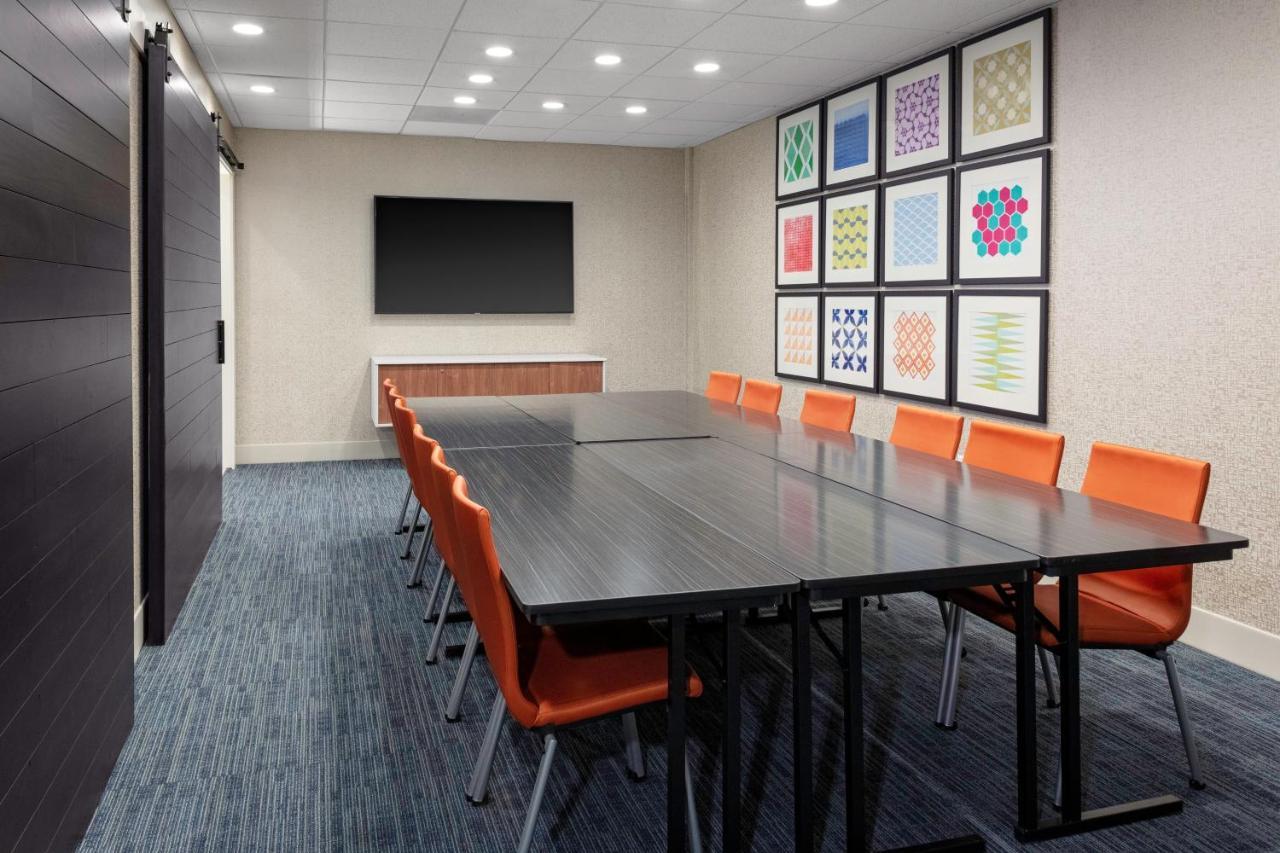 Holiday Inn Express & Suites Wilmington West - Medical Park By Ihg Экстерьер фото