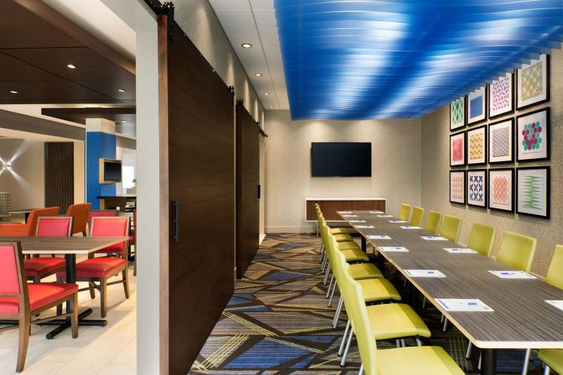 Holiday Inn Express & Suites Wilmington West - Medical Park By Ihg Экстерьер фото