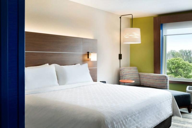 Holiday Inn Express & Suites Wilmington West - Medical Park By Ihg Экстерьер фото